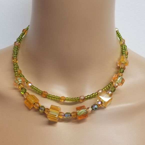 VINTAGE LAYERED VIBRANT GREEN & ORANGE GLASS BEAD NECKLACE - Picture 1 of 4